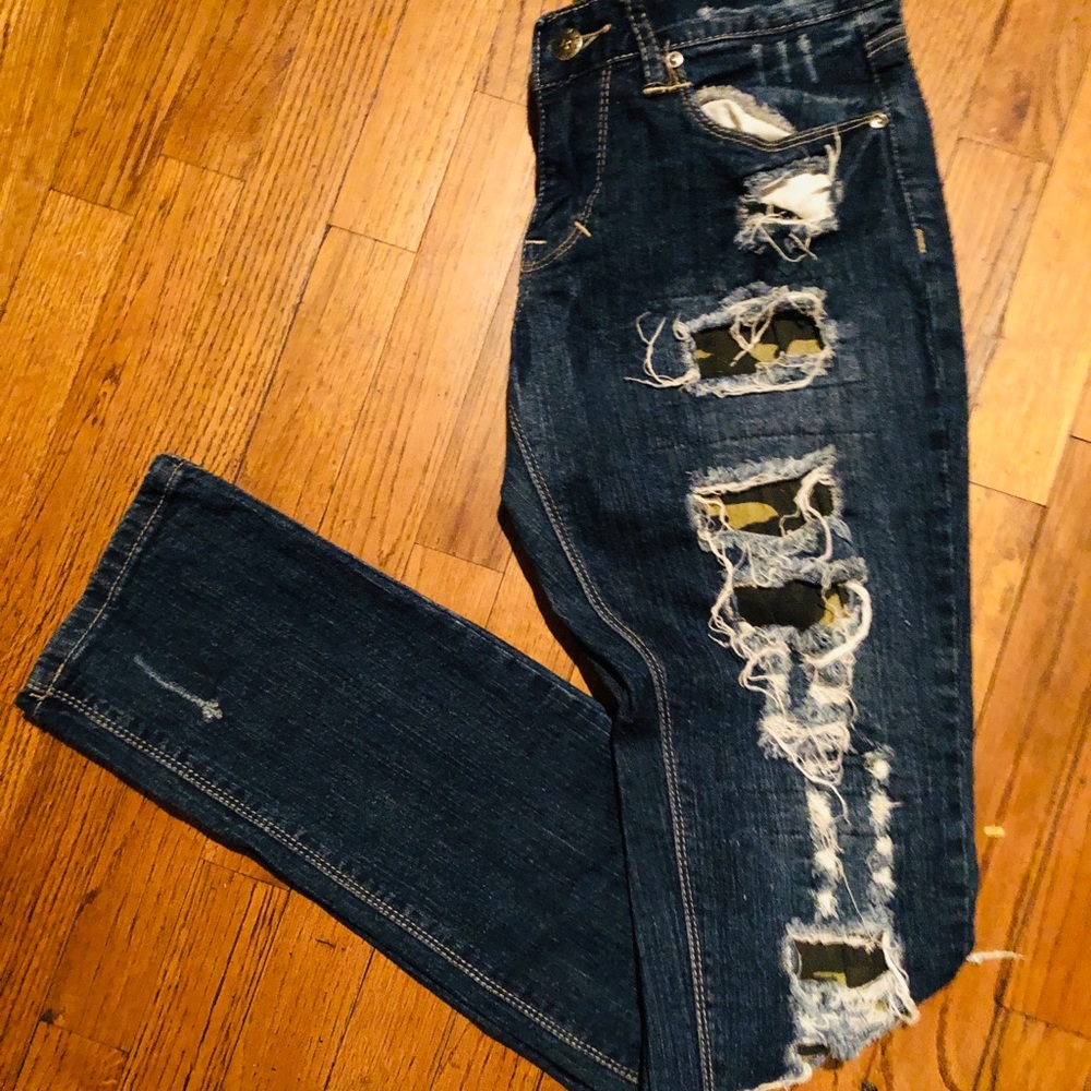 Red Rivet Jeans With Camouflaged - image 2